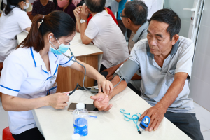 Phường Xuân Lộc quan tâm, chăm lo sức khỏe cho người cao...