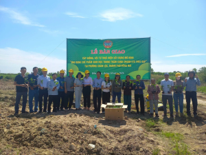 Xuân Lộc chuyển giao cây giống chanh leo vàng cho nông dân
