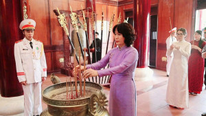 Phường Xuân Lộc viếng các Đền thờ Liệt sĩ nhân kỷ niệm 79 năm Ngày Thương binh - Liệt sĩ