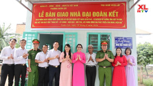 Bàn giao nhà đại đoàn kết