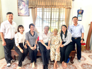 ĐẢNG ỦY – HĐND – UBND – ỦY BAN MTTQ VIỆT NAM XÃ XUÂN PHÚ TỔ CHỨC ĐOÀN ĐẾN THĂM MẸ VIỆT NAM ANH HÙNG ĐỖ THỊ MIÊN TRƯỚC THỀM ĐẠI HỘI ĐẠI BIỂU ĐẢNG BỘ XÃ LẦN THỨ I, NHIỆM KỲ 2025 – 2030