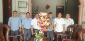 Đoàn công tác xã Xuân Phú thăm, chúc mừng Kỷ niệm 19 năm thụ phong linh mục trên địa bàn xã