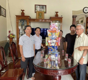 Xã Xuân Phú thăm hỏi, tặng quà, động viên 51 thanh niên trúng tuyển nghĩa vụ nhân dịp Tết Nguyên đán Bính Ngọ năm 2026