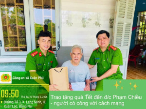 CHI BỘ CÔNG AN XÃ XUÂN PHÚ TẶNG QUÀ ĐẾN NGƯỜI CÓ CÔNG VỚI CÁCH MẠNG NHÂN DỊP TẾT NGUYÊN ĐÁN BÍNH NGỌ 2026.