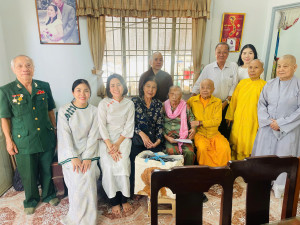 Hội Hỗ trợ gia đình liệt sĩ tỉnh Đồng Nai thăm,  chúc Tết Mẹ Việt Nam Anh hùng Đỗ Thị Miên