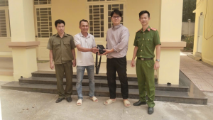CÔNG AN XÃ XUÂN PHÚ HỖ TRỢ NGƯỜI DÂN TÌM LẠI TÀI SẢN ĐÁNH RƠI