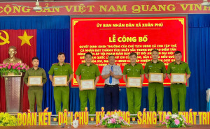 XÃ XUÂN PHÚ: KHEN THƯỞNG ĐỘT XUẤT TẬP THỂ VÀ CÁC CÁ NHÂN CÓ THÀNH TÍCH XUẤT SẮC TRONG CÔNG TÁC ĐẤU TRANH, PHÒNG CHỐNG TỘI PHẠM.