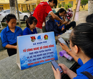 TUỔI TRẺ XUÂN PHÚ TRIỂN KHAI ĐỘI HÌNH “MÙA HÈ SỐ” HỖ TRỢ NGƯỜI DÂN CÀI ĐẶT CHỮ KÝ SỐ, THÚC ĐẨY CHUYỂN ĐỔI SỐ CỘNG ĐỒNG