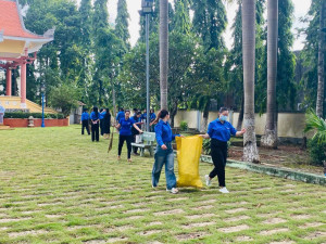 XÃ XUÂN PHÚ SÔI NỔI HOẠT ĐỘNG DỌN DẸP VỆ SINH, CHỈNH TRANG NHÀ BIA GHI TÊN LIỆT SỸ KỶ NIỆM 79 NĂM NGÀY THƯƠNG BINH - LIỆT SỸ