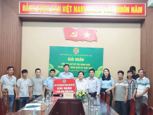 QUỸ HỖ TRỢ NÔNG DÂN THÀNH PHỐ GIẢI NGÂN 1 TỶ ĐỒNG HỖ TRỢ HỘI VIÊN XÃ XUÂN PHÚ PHÁT TRIỂN MÔ HÌNH CHĂN NUÔI DÊ SINH THÁI
