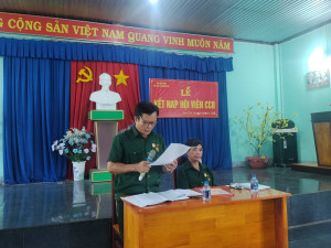 Chi hội Cựu chiến binh ấp Xuân Tiến tổ chức Lễ kết nạp hội viên mới