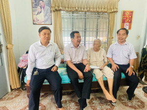 Lãnh đạo Đảng ủy - HĐND - UBND - Ủy ban MTTQ Việt Nam xã Xuân Phú thăm Mẹ Việt Nam Anh hùng nhân kỷ niệm 79 năm Ngày Thương binh - Liệt sĩ (27/7/1947 - 27/7/2026)