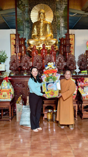 LÃNH ĐẠO XÃ XUÂN PHÚ THĂM, TẶNG QUÀ CÁC CƠ SỞ PHẬT GIÁO NHÂN DỊP LỄ VU LAN BÁO HIẾU NĂM 2026