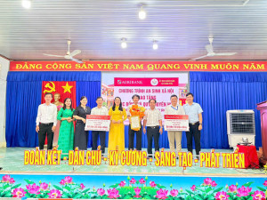 AGRIBANK CHI NHÁNH XUÂN LỘC TRAO TẶNG 30 TRIỆU ĐỒNG CHO QUỸ KHUYẾN HỌC XÃ XUÂN PHÚ