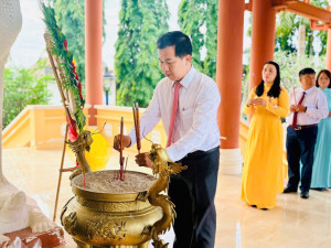 Xã Xuân Phú tổ chức viếng Nhà bia ghi tên liệt sĩ Xuân Phú - Bảo Hoà nhân kỷ niệm 81 năm Cách mạng tháng Tám và Quốc khánh nước CHXHCN Việt Nam