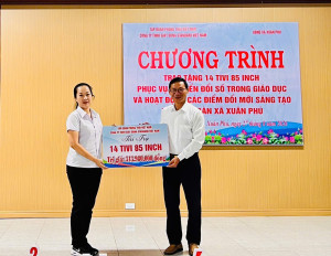 Xuân Phú tiếp nhận 14 tivi 85 inch phục vụ chuyển đổi số trong giáo dục và phát triển các Điểm đổi mới sáng tạo
