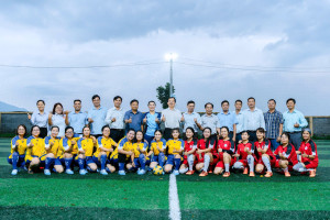 GIAO HỮU BÓNG ĐÁ NỮ XÃ XUÂN PHÚ  Tăng cường đoàn kết, giao lưu giữa các cơ quan trong hệ thống chính trị