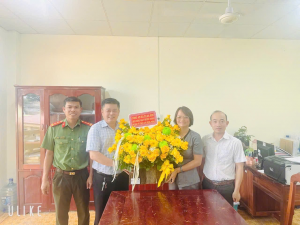 CHI BỘ CÔNG AN XÃ XUÂN PHÚ THĂM, CHÚC MỪNG CÁC CƠ QUAN THAM MƯU, KIỂM TRA CỦA ĐẢNG ỦY XÃ NHÂN NGÀY TRUYỀN THỒNG NGÀNH