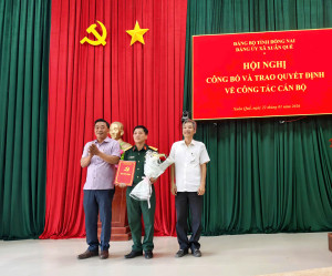 LỄ CÔNG BỐ VÀ TRAO QUYẾT ĐỊNH  VỀ CÔNG TÁC CÁN BỘ