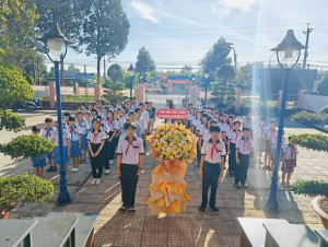 TRI ÂN THÁNG MƯỜI HAI THẮP SÁNG NGỌN ĐÈN BIẾT ƠN