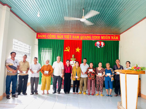 Xuân sẻ chia – Lan tỏa yêu thương đến hộ nghèo, hộ khó khăn...