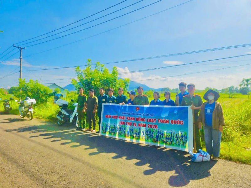 TUỔI TRẺ CÔNG AN XÃ XUÂN PHÚ PHỐI HỢP CÙNG LỰC LƯỢNG ĐOÀN VIÊN XÃ HƯỞNG ỨNG NGÀY CHỦ NHẬT XANH