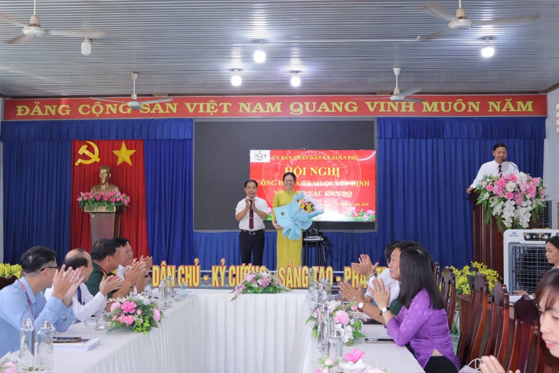 XUÂN PHÚ CÔNG BỐ CÁC QUYẾT ĐỊNH VỀ CÔNG TÁC CÁN BỘ