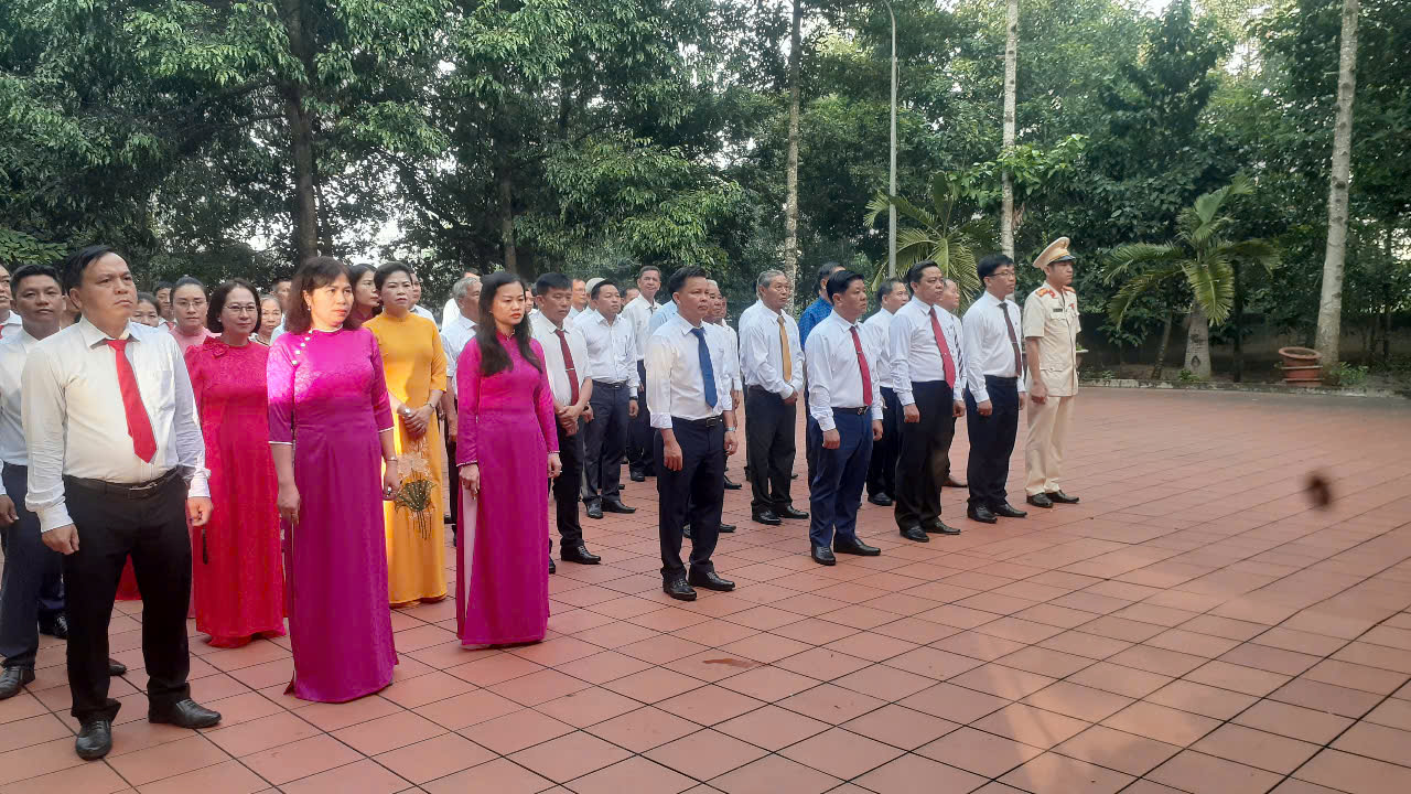 z6890521846140 e57edaac0be6918b8a31a5f98c7b280f