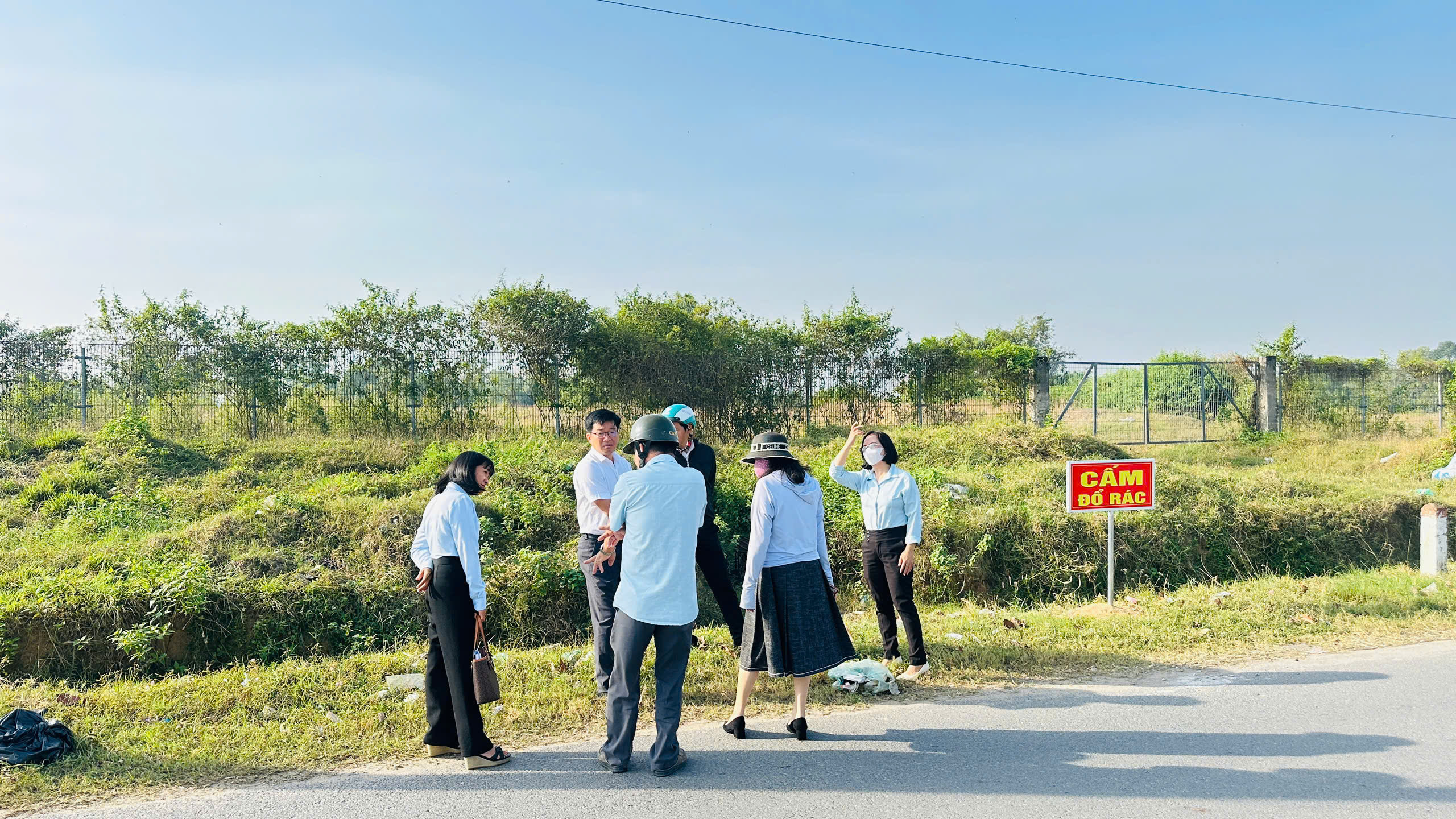 UBND xã An Phước kiểm tra thực tế và xử lý các kiến nghị cử tri liên quan môi trường tại ấp Tam An 4 và ấp Tam An 1