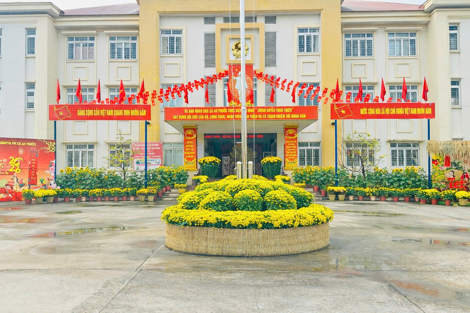 UBND xã An Phước tổ chức chi trả quà Tết cho người có công và gia đình chính sách