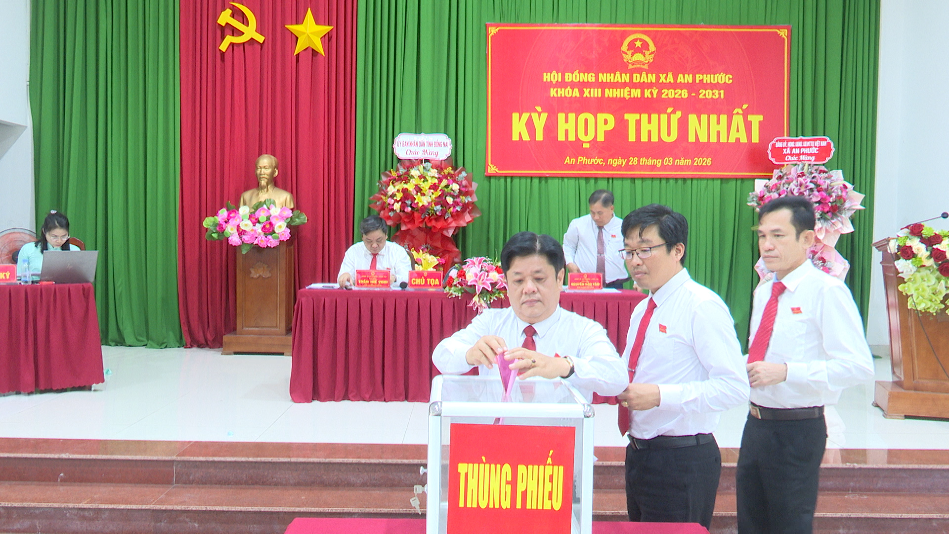 968 5665 MXF 19 06 53 12 Still001