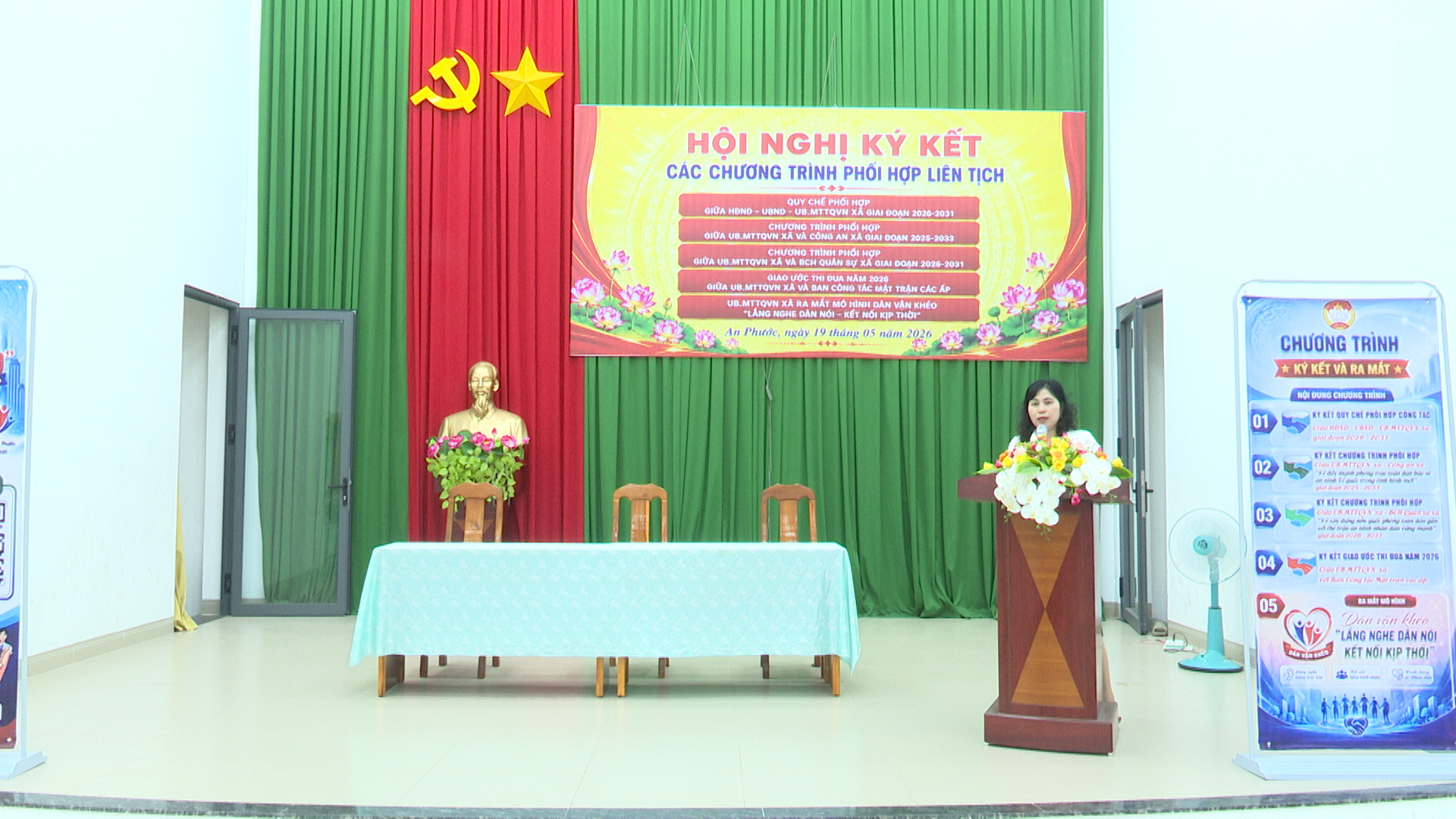 Đ/c Mai Thị Huệ - UVTV, Chủ tịch UB MTTQ xã An Phước phát biểu khai mạc hội nghị