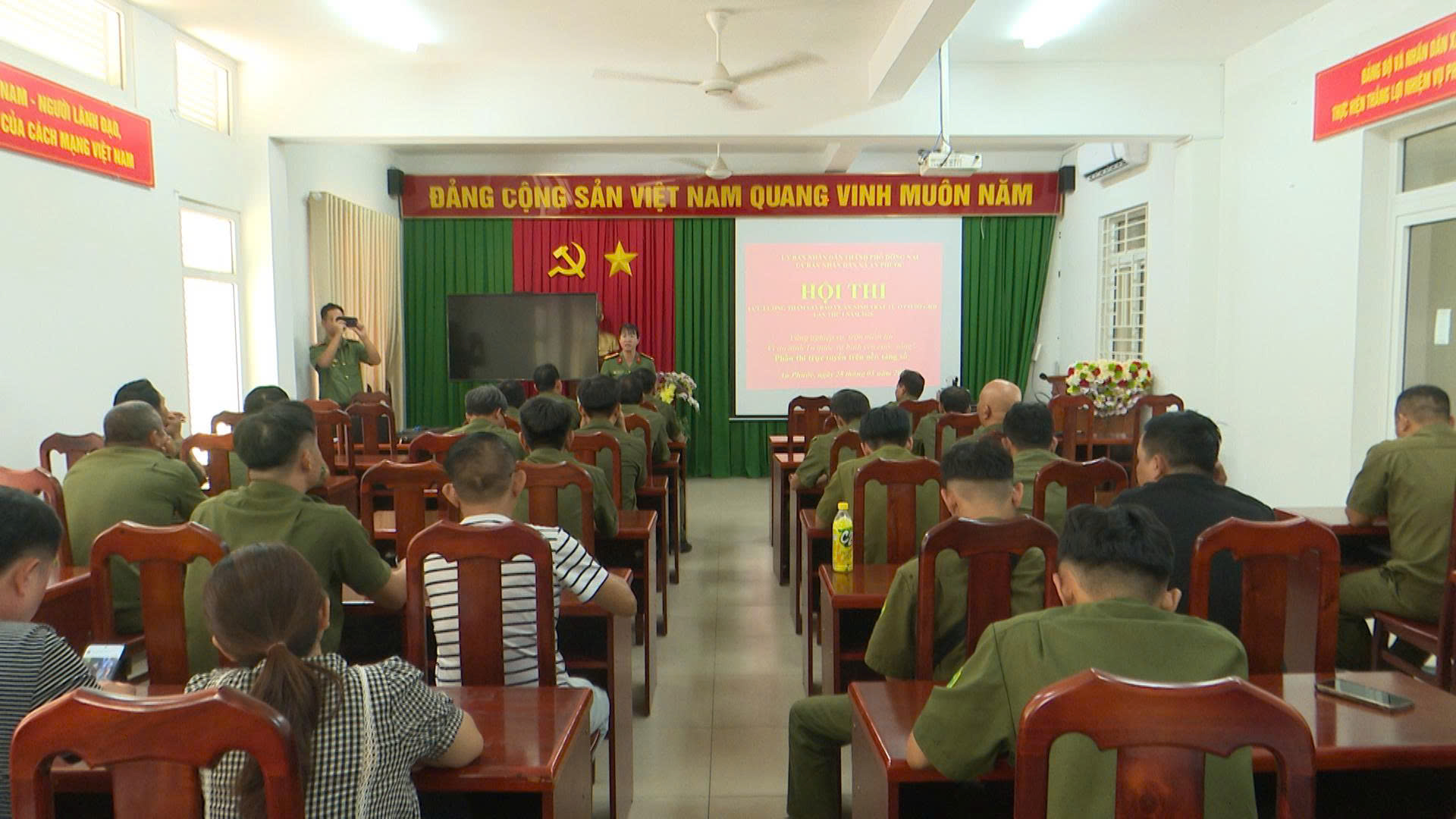 Quang cảnh hội thi