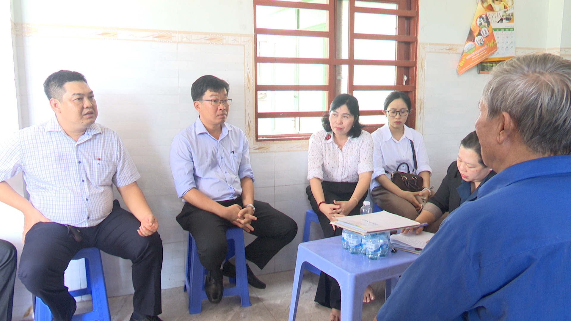 Vận động tại nhà người dân