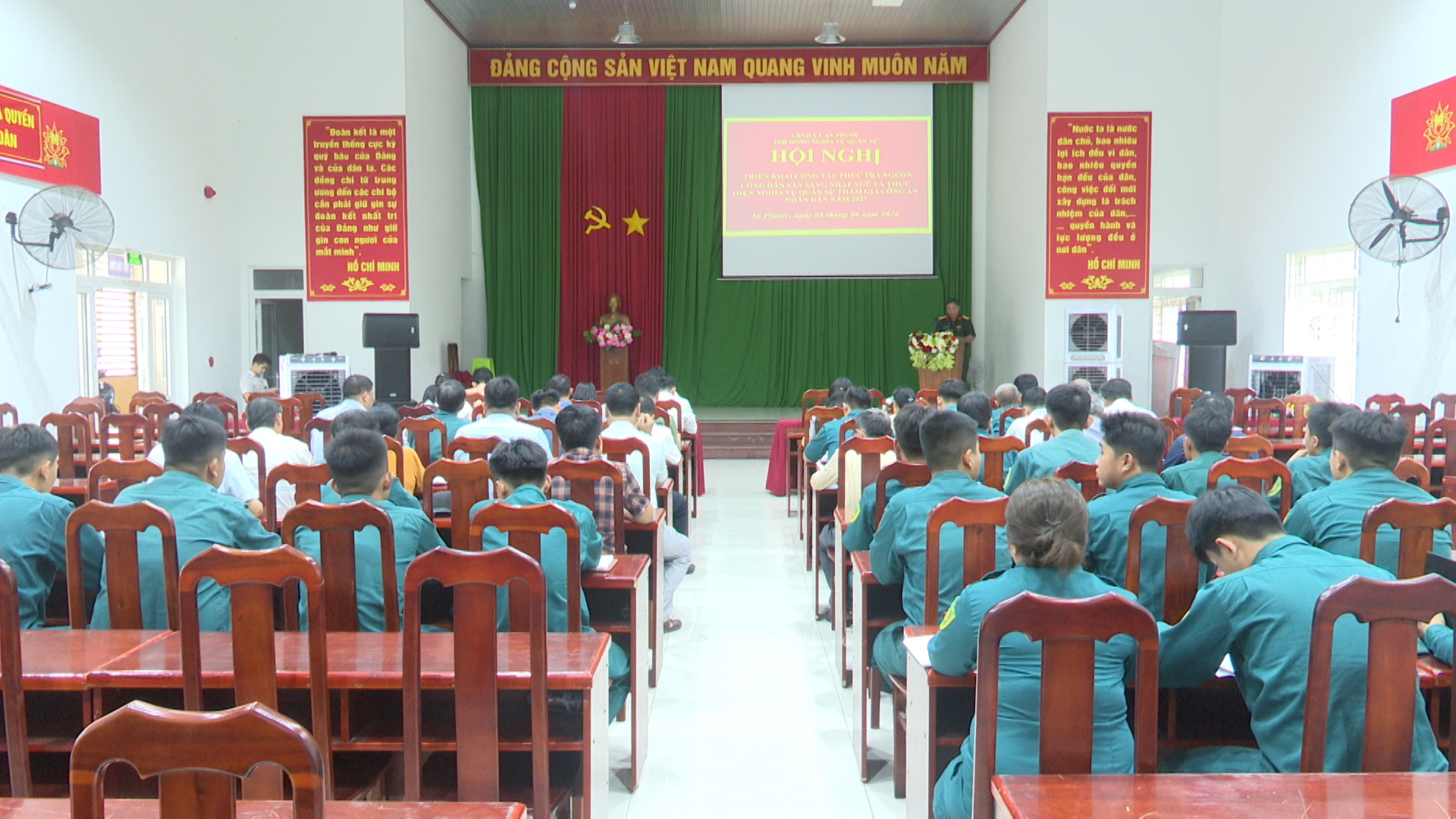 Quang cảnh hội nghị