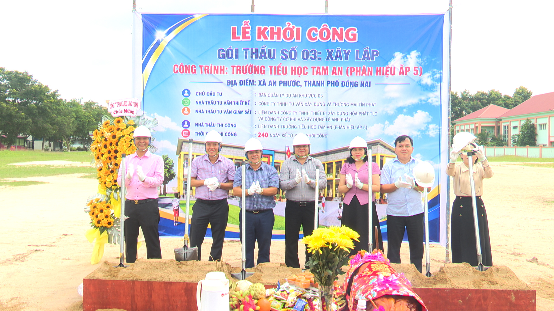 Thực hiện nghi thức khởi công
