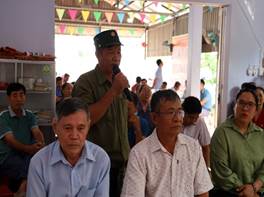 Có thể là hình ảnh về một hoặc nhiều người