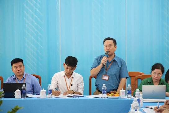 Có thể là hình ảnh về một hoặc nhiều người