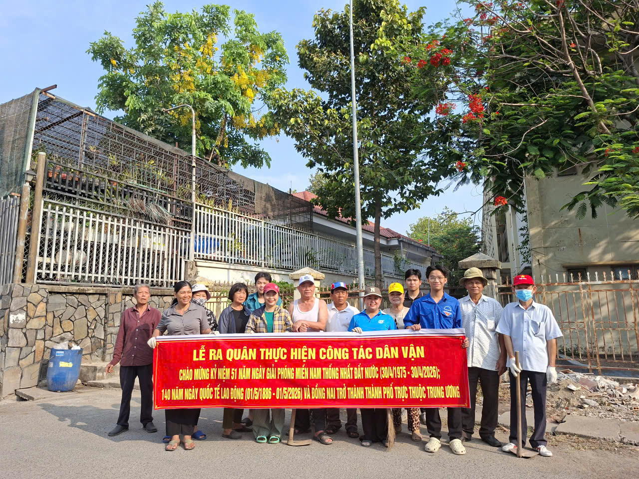 Các khu phố đồng loạt ra quân đọn dẹp vệ sinh môi trường