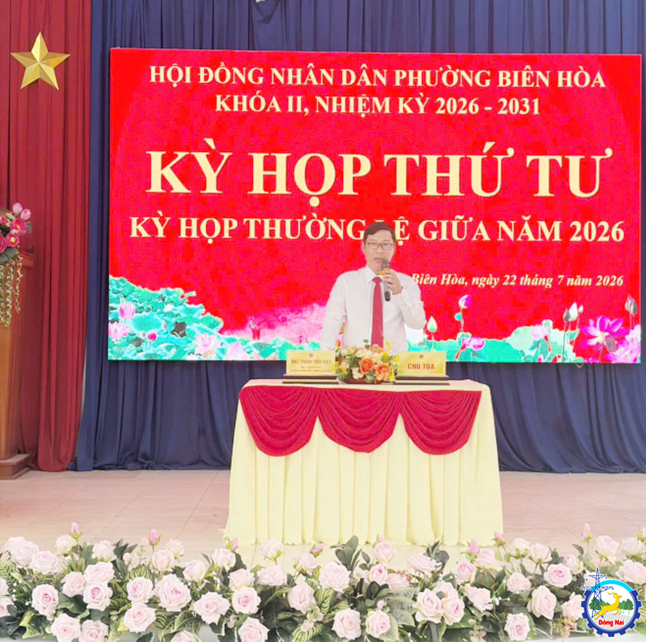 Ông Trịnh Tiến Việt - ĐUV - Phó Chủ tịch HĐND phường - Chủ tọa kỳ họp