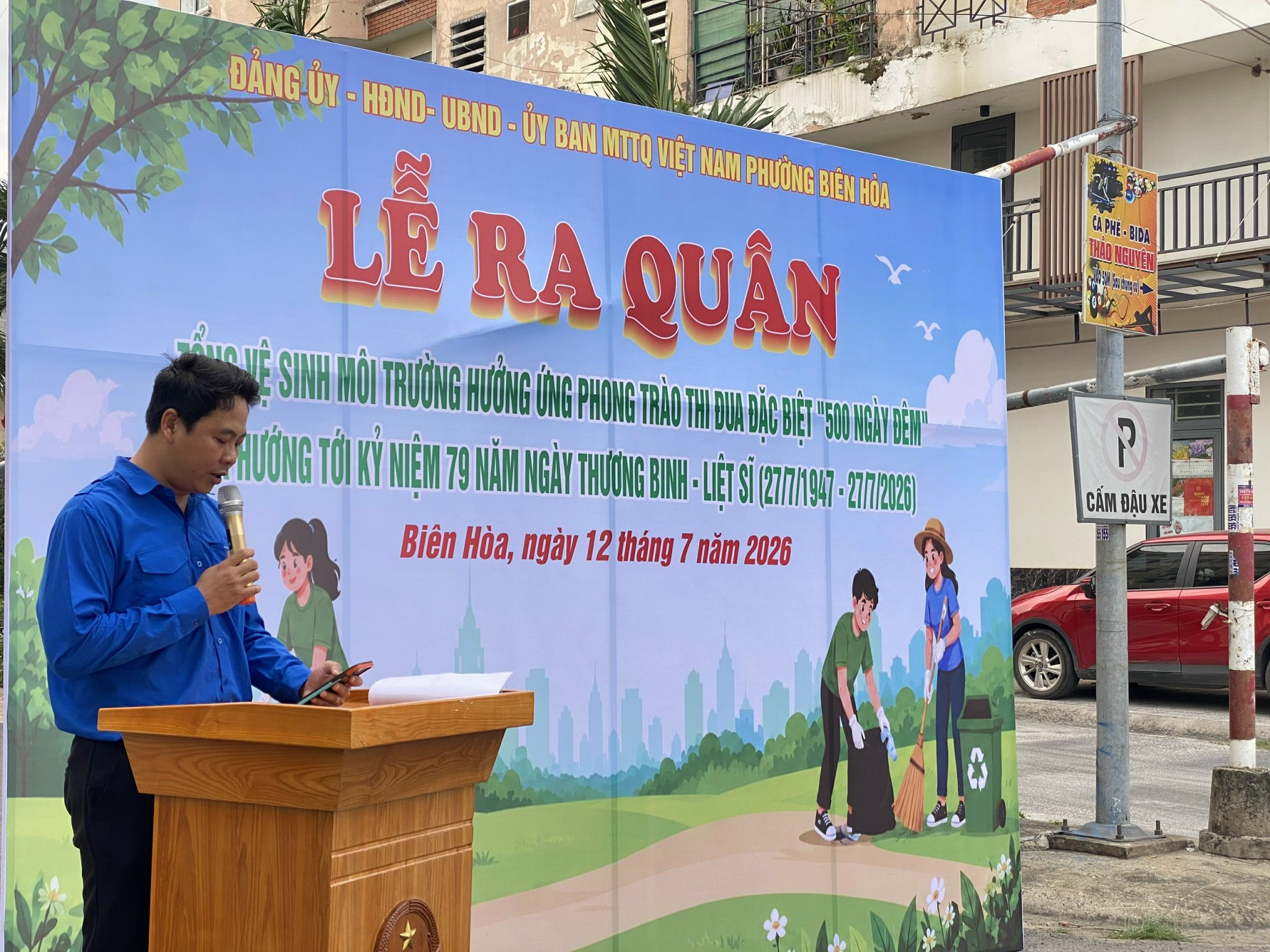 Đồng chí đại diện Ban Tổ chức thông qua chương trình, phát động Lễ ra quân hưởng ứng phong trào thi đua đặc biệt "500 ngày đêm".