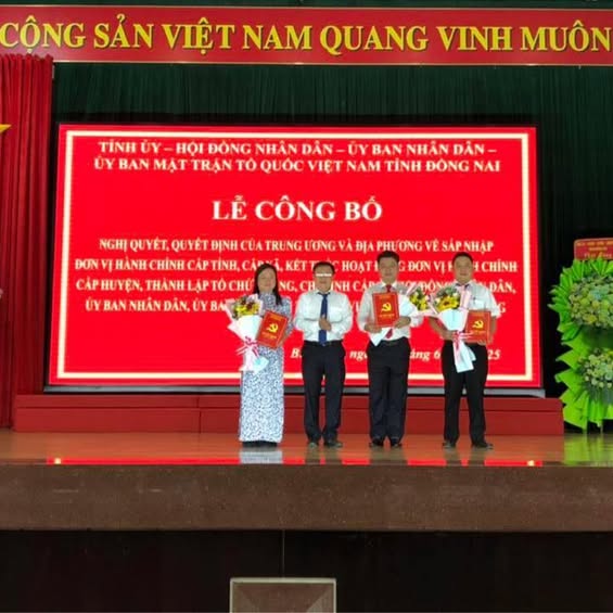 Ảnh: Trao Quyết định cho các chức danh lãnh đạo phường