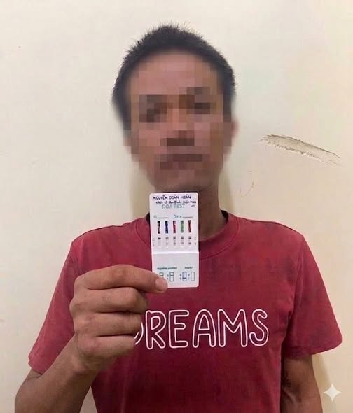 Có thể là hình ảnh về cuống vé và văn bản