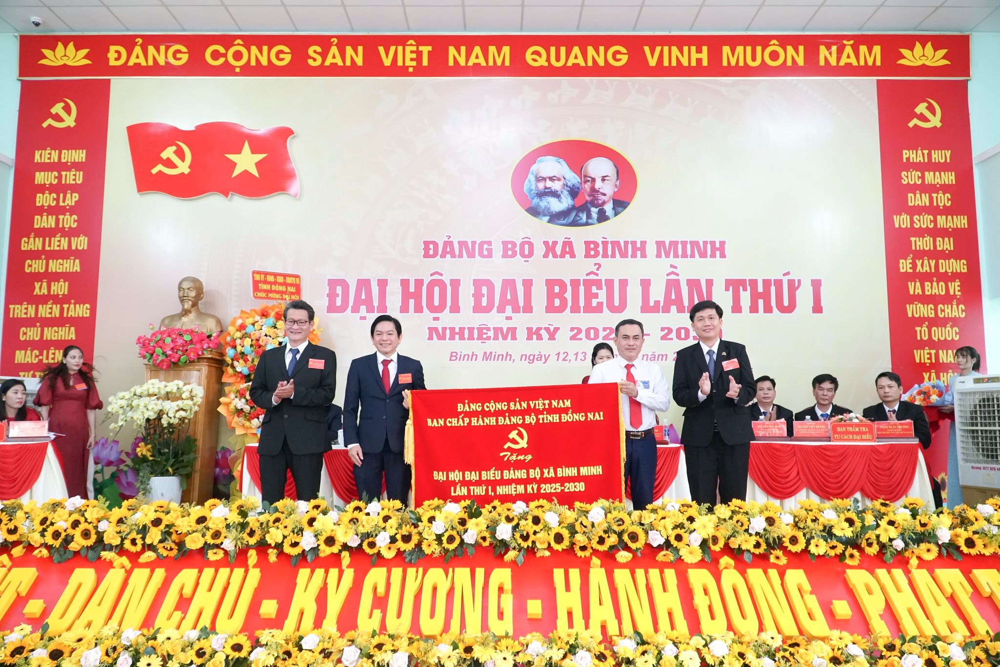 Pho CT tinh tang buc chướng