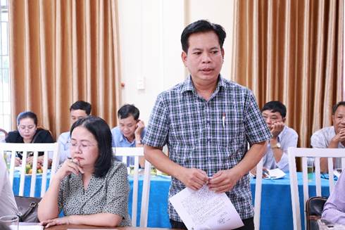 '''A person standing in front of a group of peopleAI-generated content may be incorrect.'''