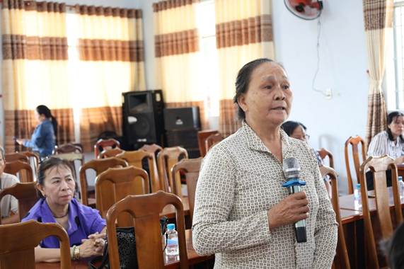 A person holding a microphone in front of a group of peopleAI-generated content may be incorrect.