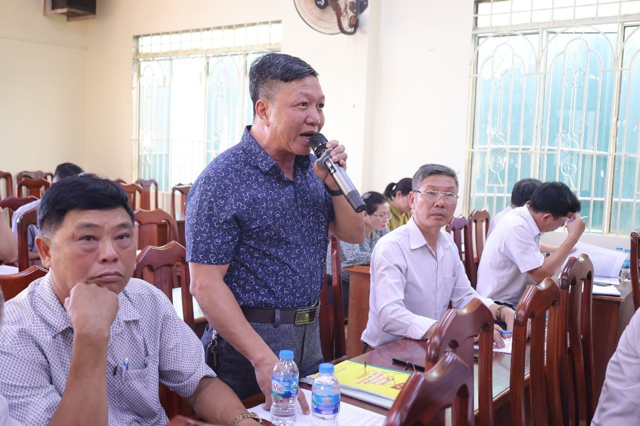 ''A person speaking into a microphone

AI-generated content may be incorrect.''