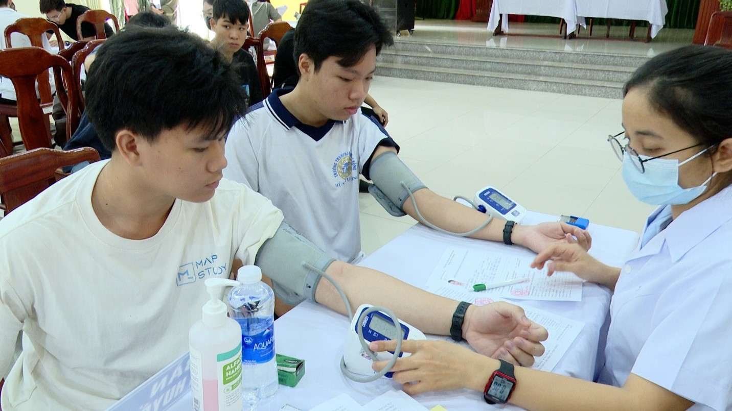 BCHQS tổ chức khám sức khoẻ 1