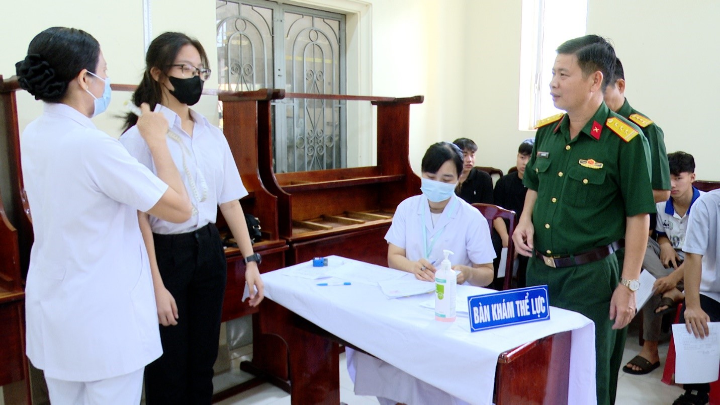 BCHQS tổ chức khám sức khoẻ 2