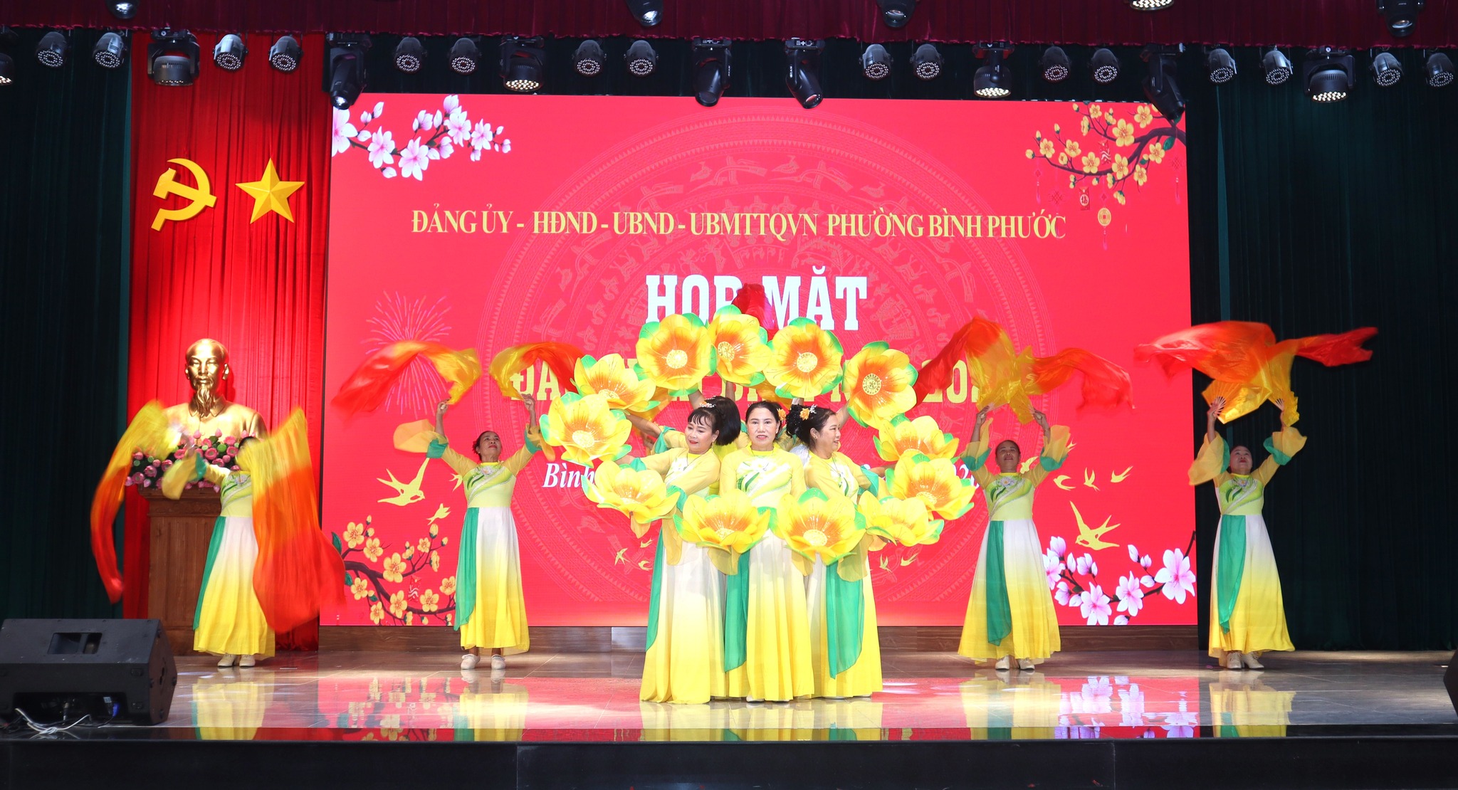 Hopmatdauxuan2026 4